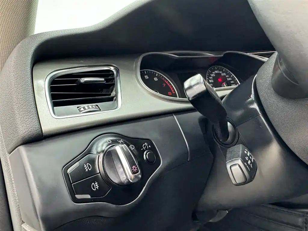 Audi A4L 2013 35 TFSI Automatic Standard фото 8