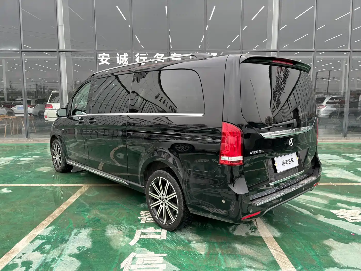 Mercedes-Benz V-Class 2022 V 260 L Long Wheelbase Luxury Edition фото 19