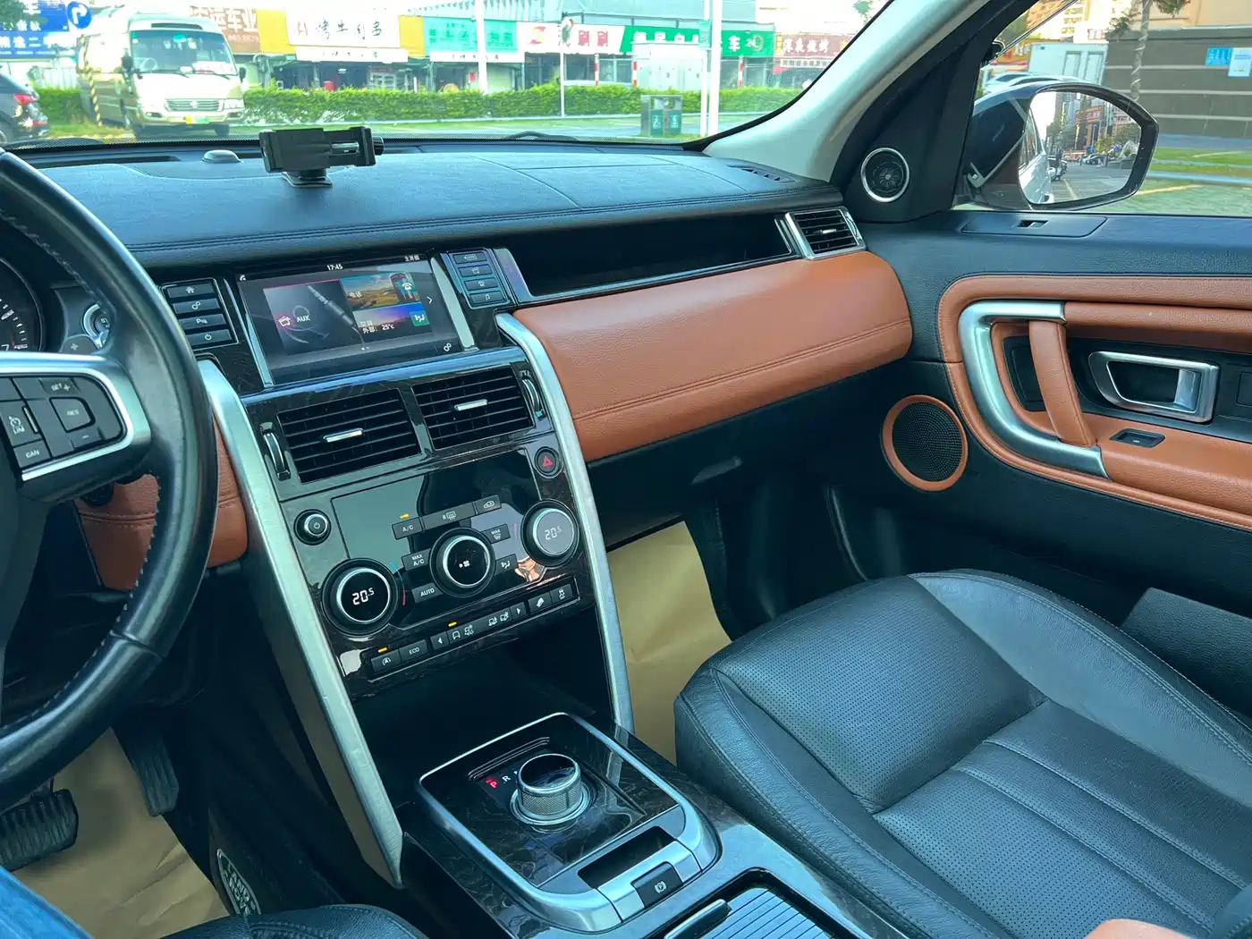 Land Rover Discovery Sport 2016 2.0T SE фото 15