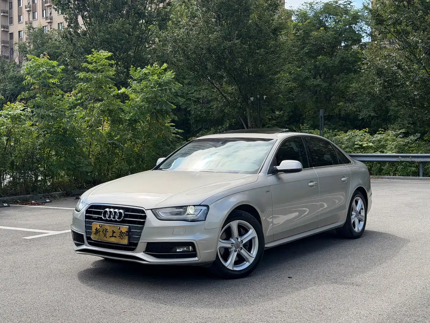 Photo 1 - Audi A4L