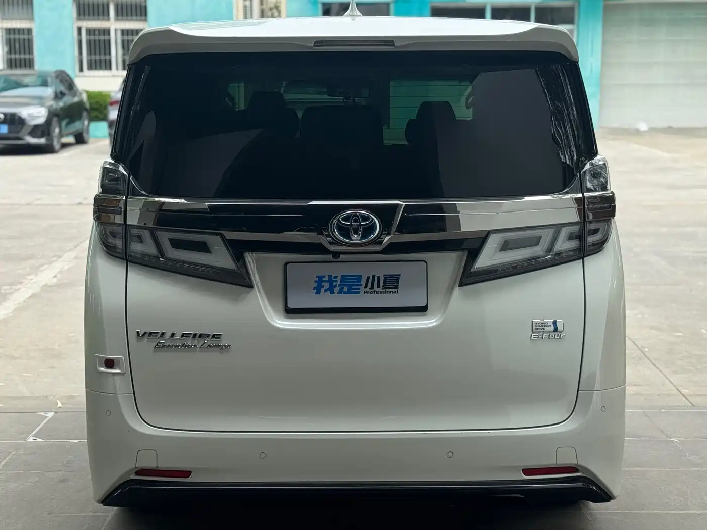 Toyota Vellfire 2020 Twin Engine 2.5L HV Premium Edition фото 4