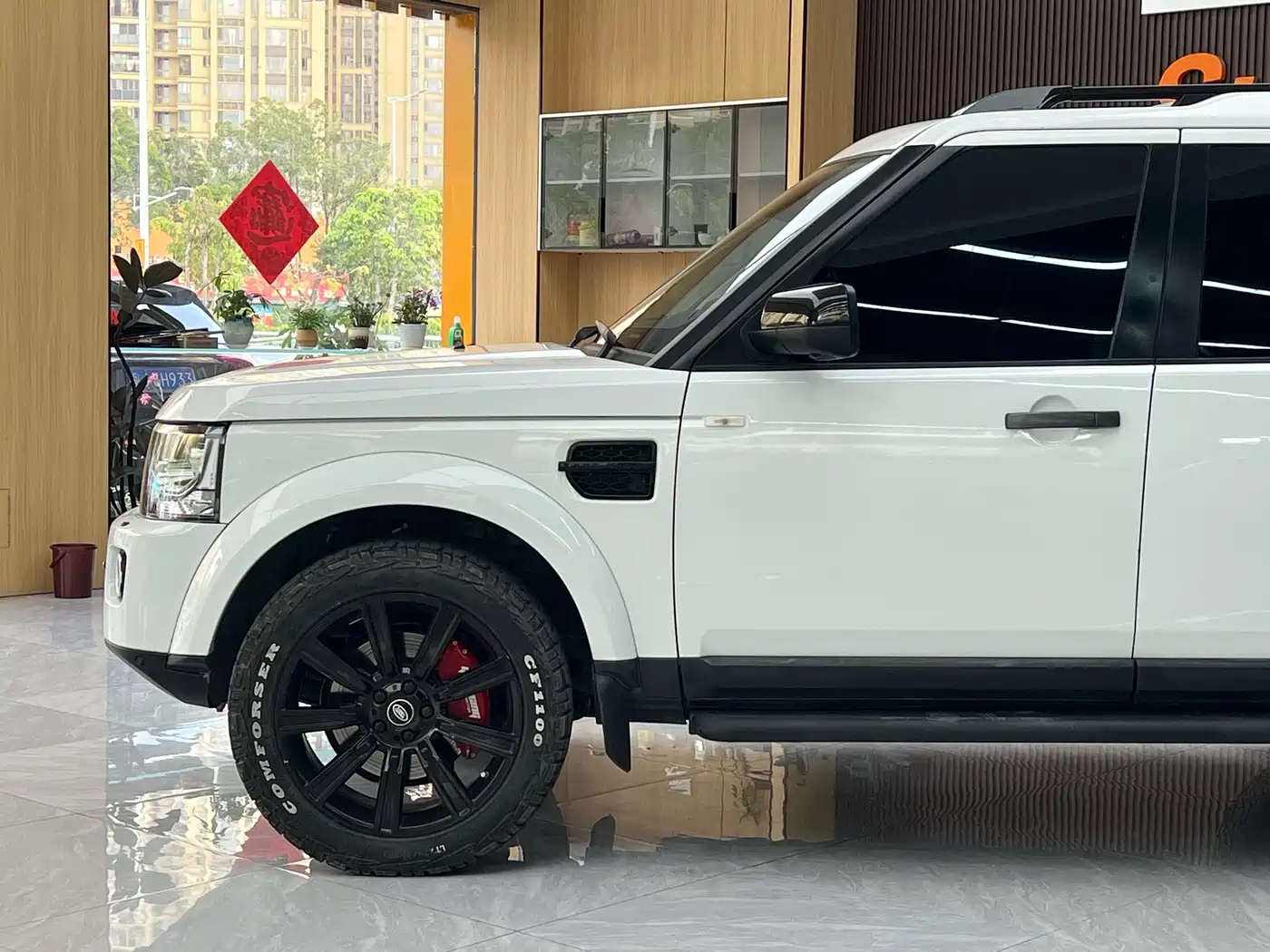 Land Rover Discovery 2012 5.0 V8 HSE фото 11