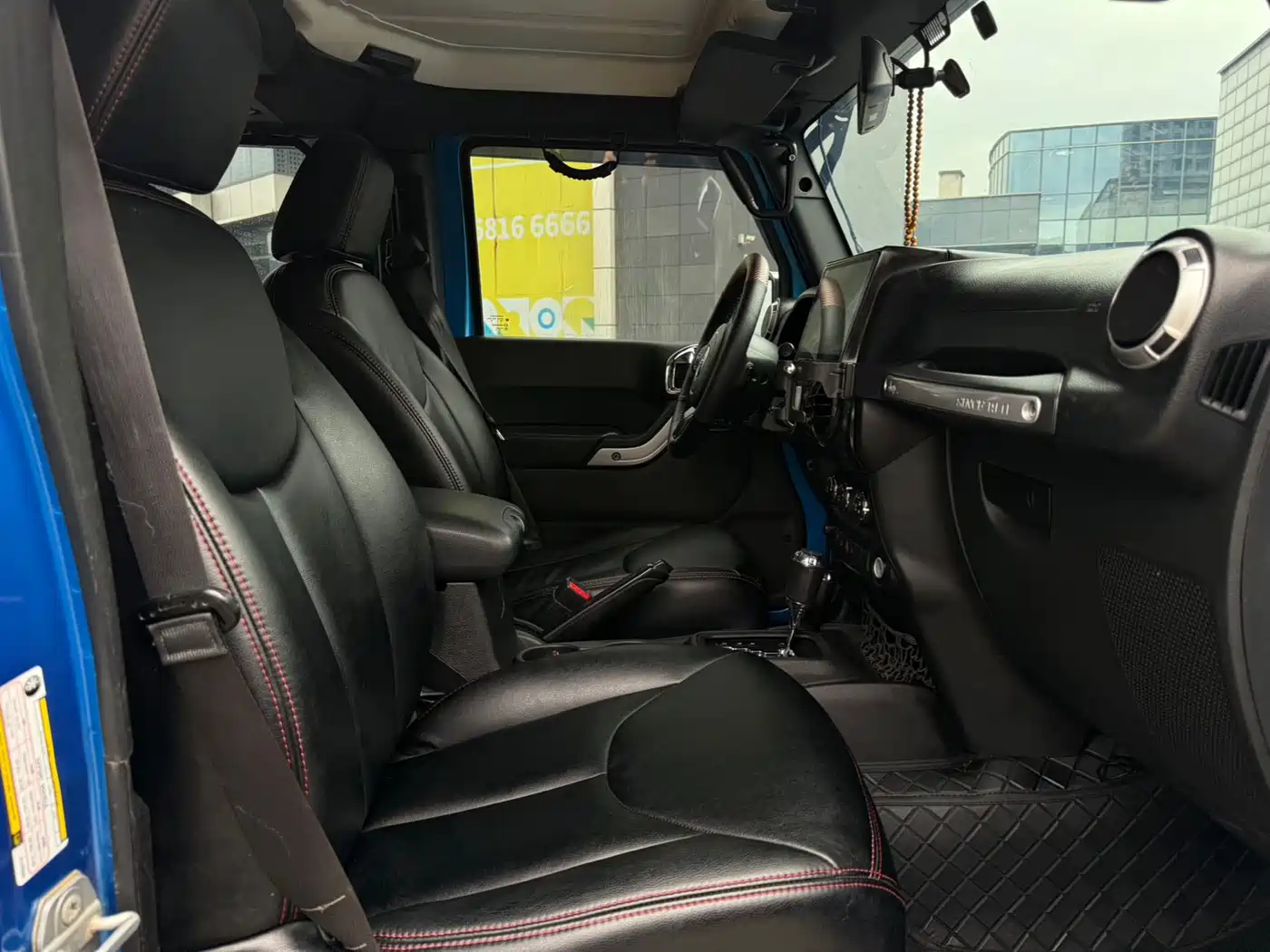 Photo 9 - Jeep Wrangler