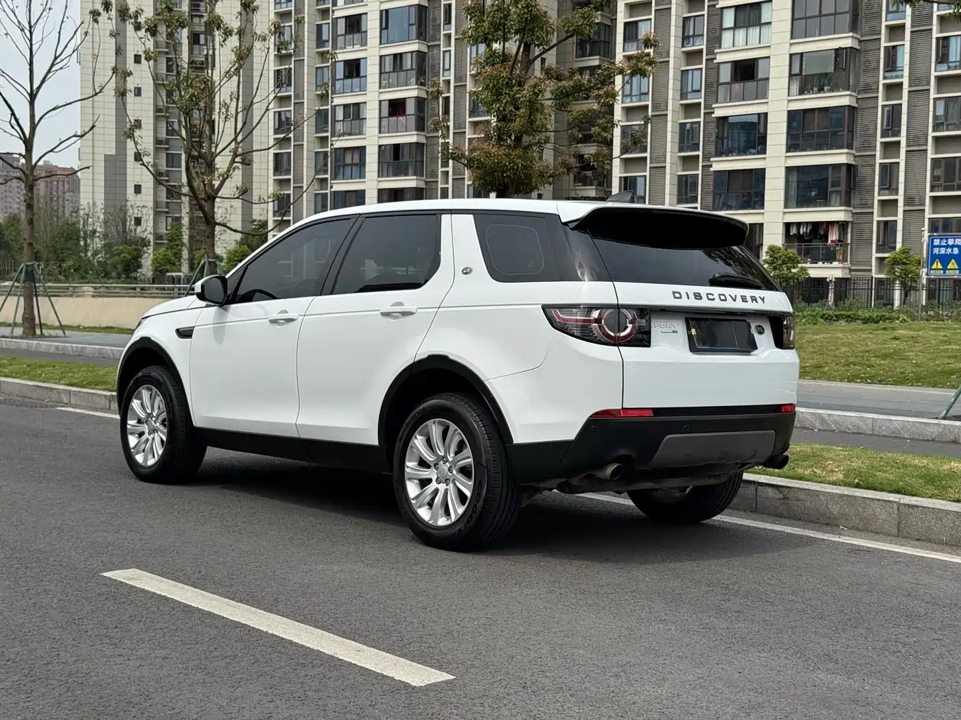 Land Rover Discovery Sport 2017 2.0T SE фото 12