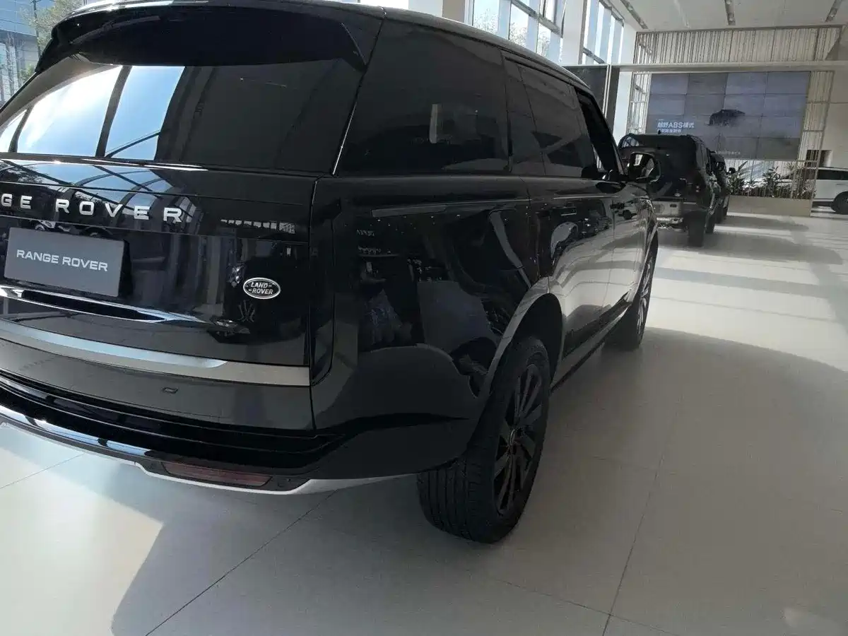 Land Rover Range Rover 2026 Model 3.0 L6 400PS SE Long Wheelbase Version фото 10