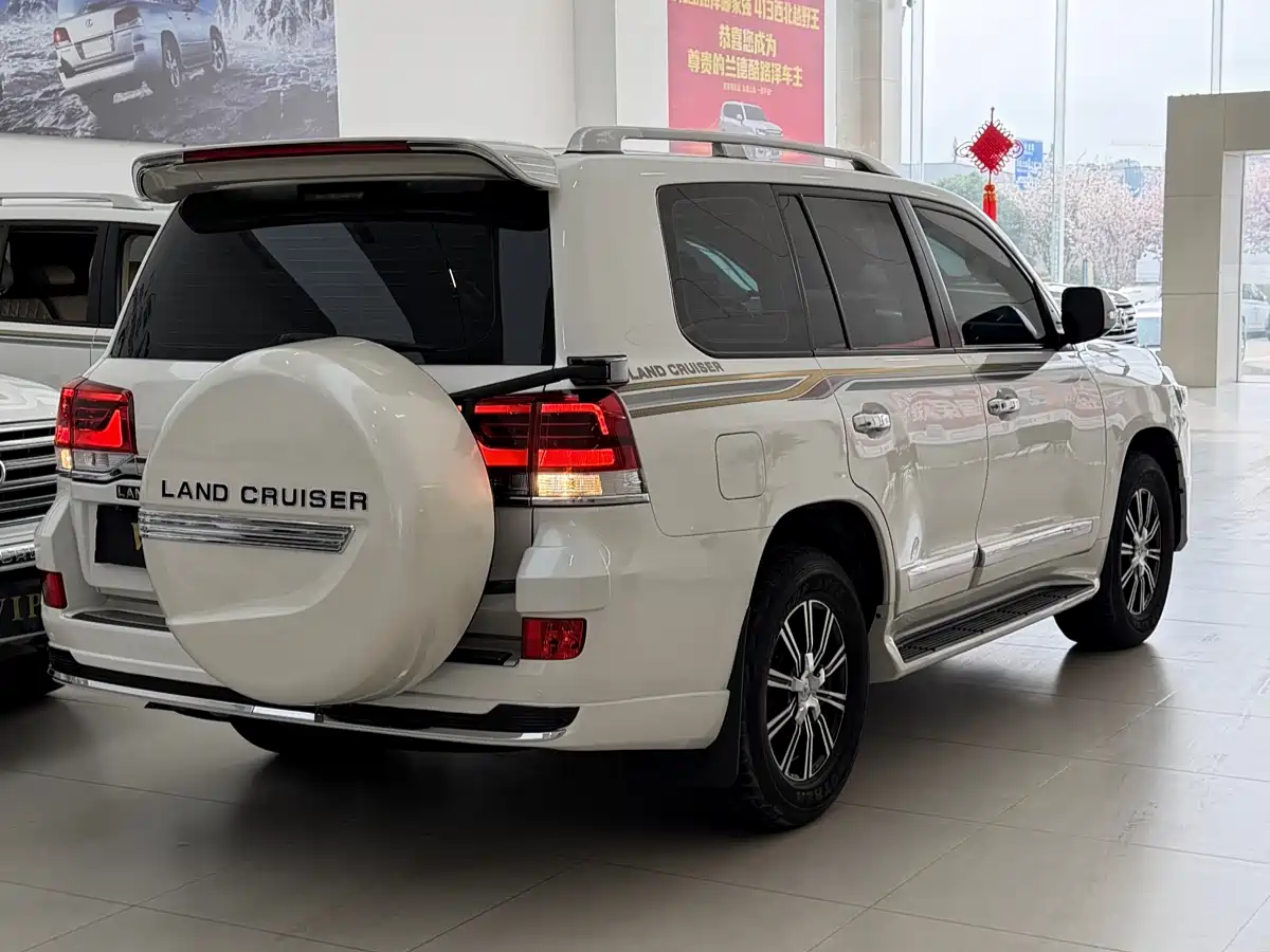 Toyota Land Cruiser (Import) 2015 4.0L V6 Middle East Limited Edition фото 16