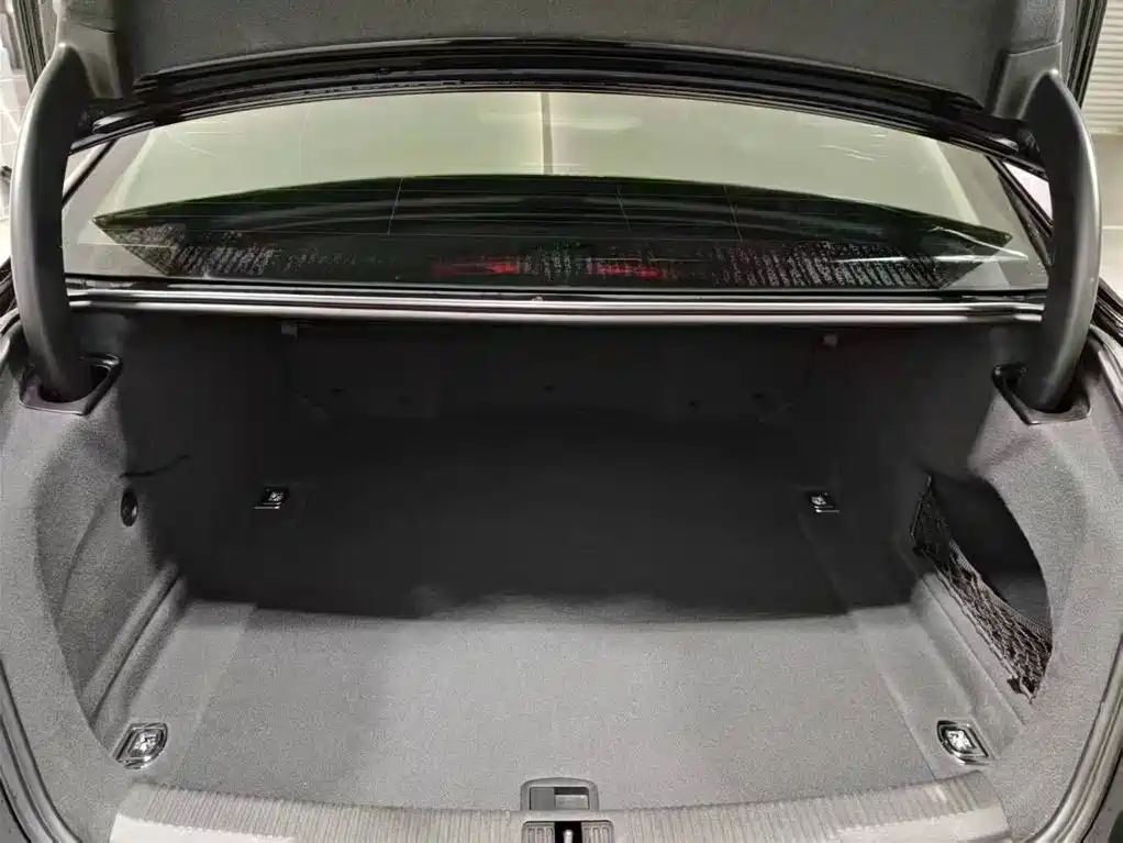 Audi A6L 2018 Model 35 TFSI Collector's Edition фото 17