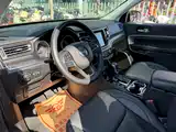Photo 7 - Jeep Grand Commander