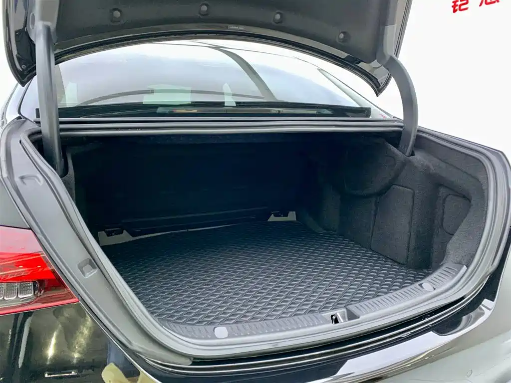 Mercedes-Benz E-Class 2023 E 300 L Sport Fashion фото 10