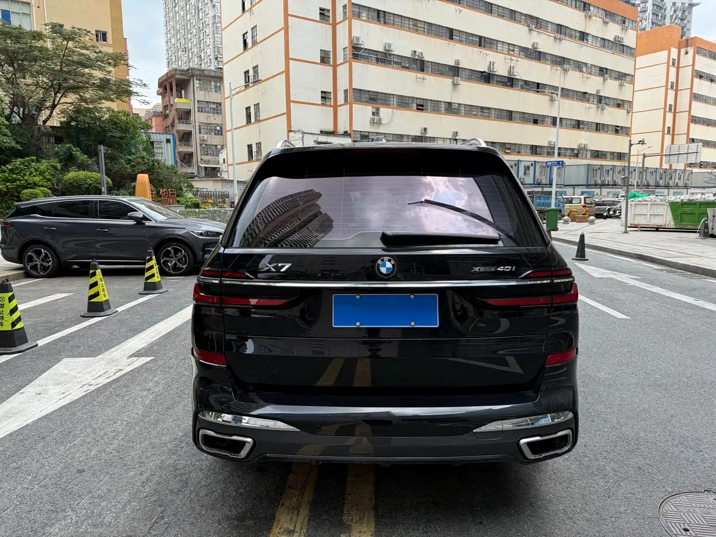 BMW X7 2023 xDrive40i Exclusive M Sport Package фото 4