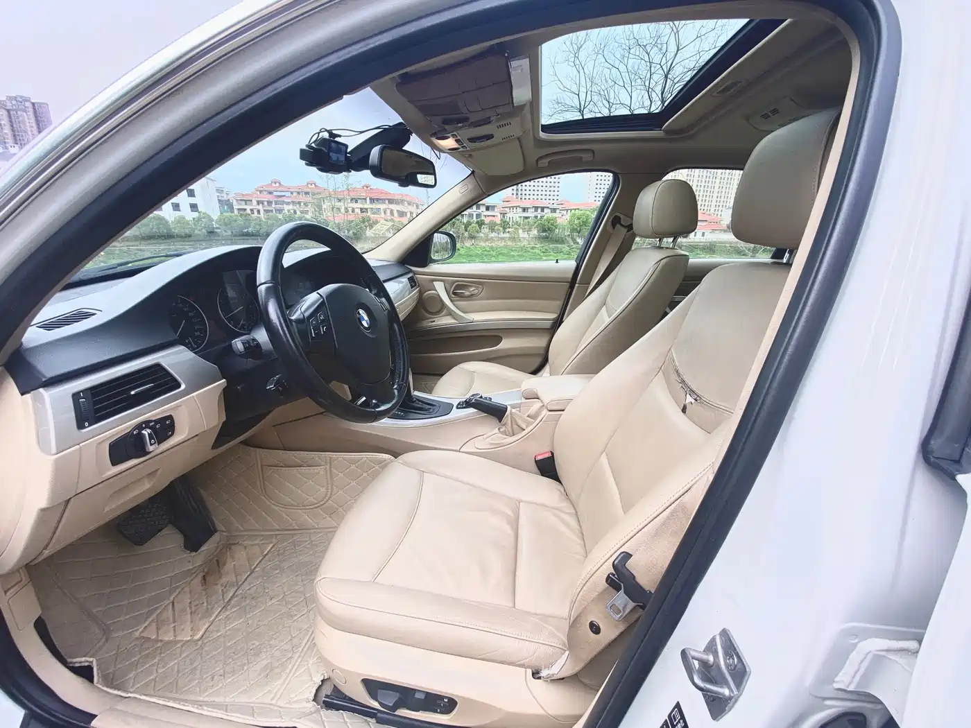 BMW 3 Series 2011 320i Luxury фото 10