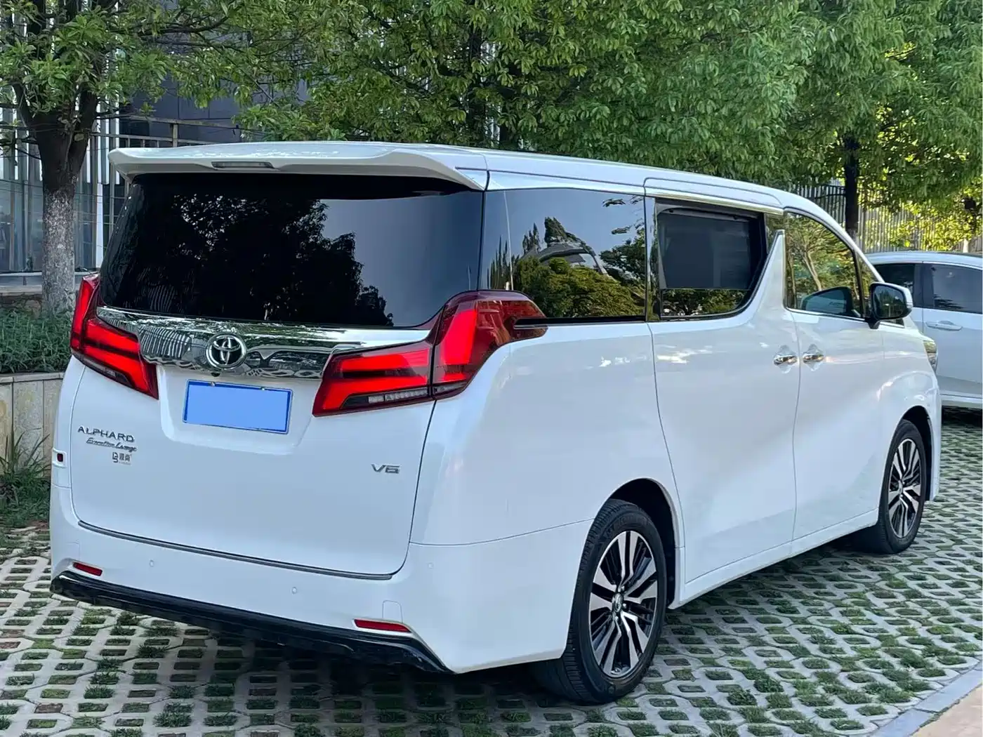 Toyota Alphard 2018 Facelift 3.5L Premium Edition фото 4