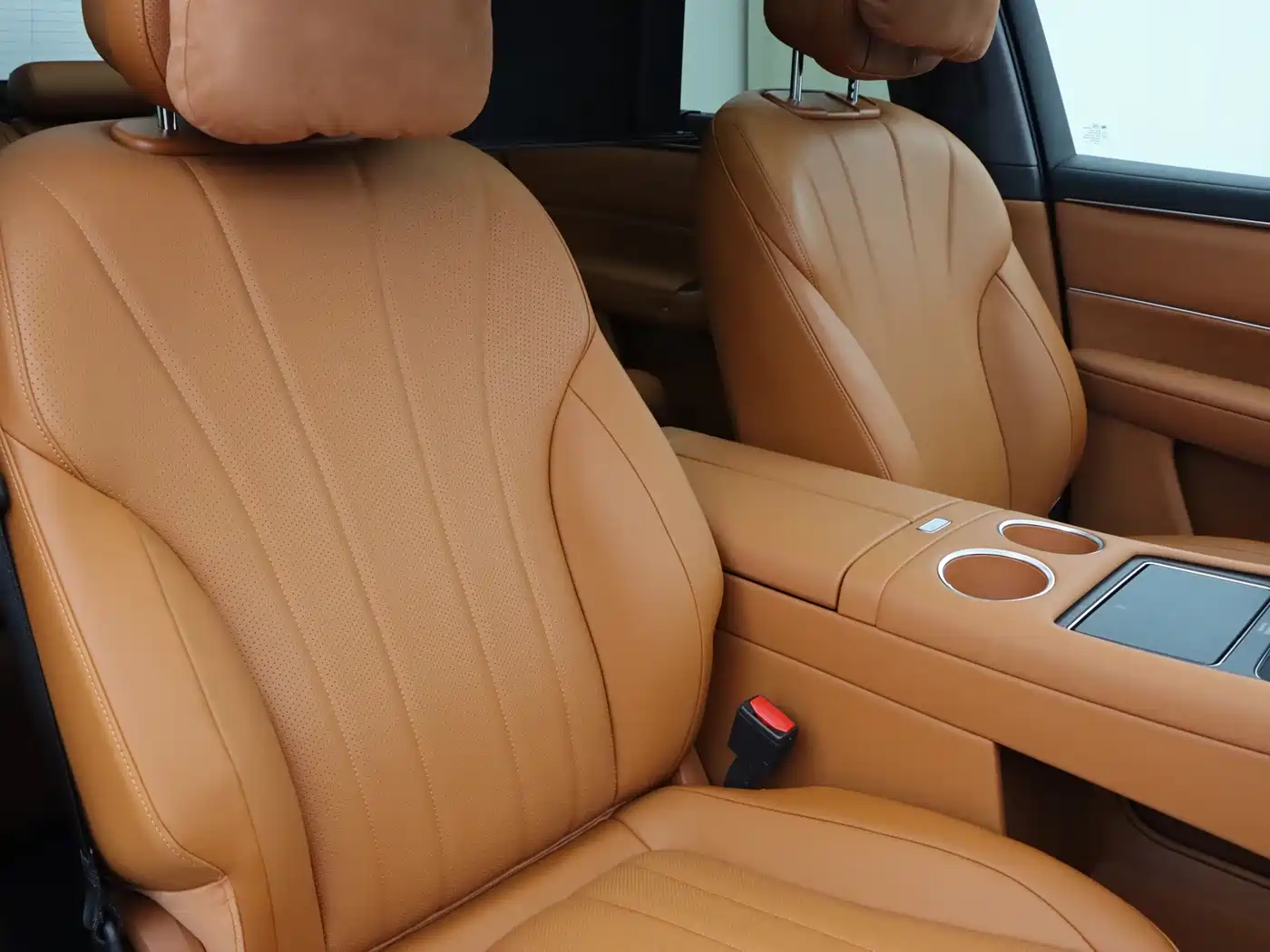AITO Wenjie AITO M8 2025 Range Extender Max+ Edition 53.4kWh 5-seater фото 10