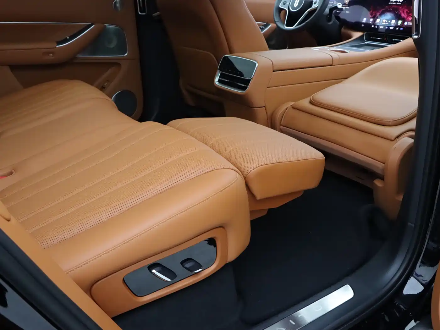 AITO Wenjie AITO M8 2025 Range Extender Max+ Edition 53.4kWh 5-seater фото 16