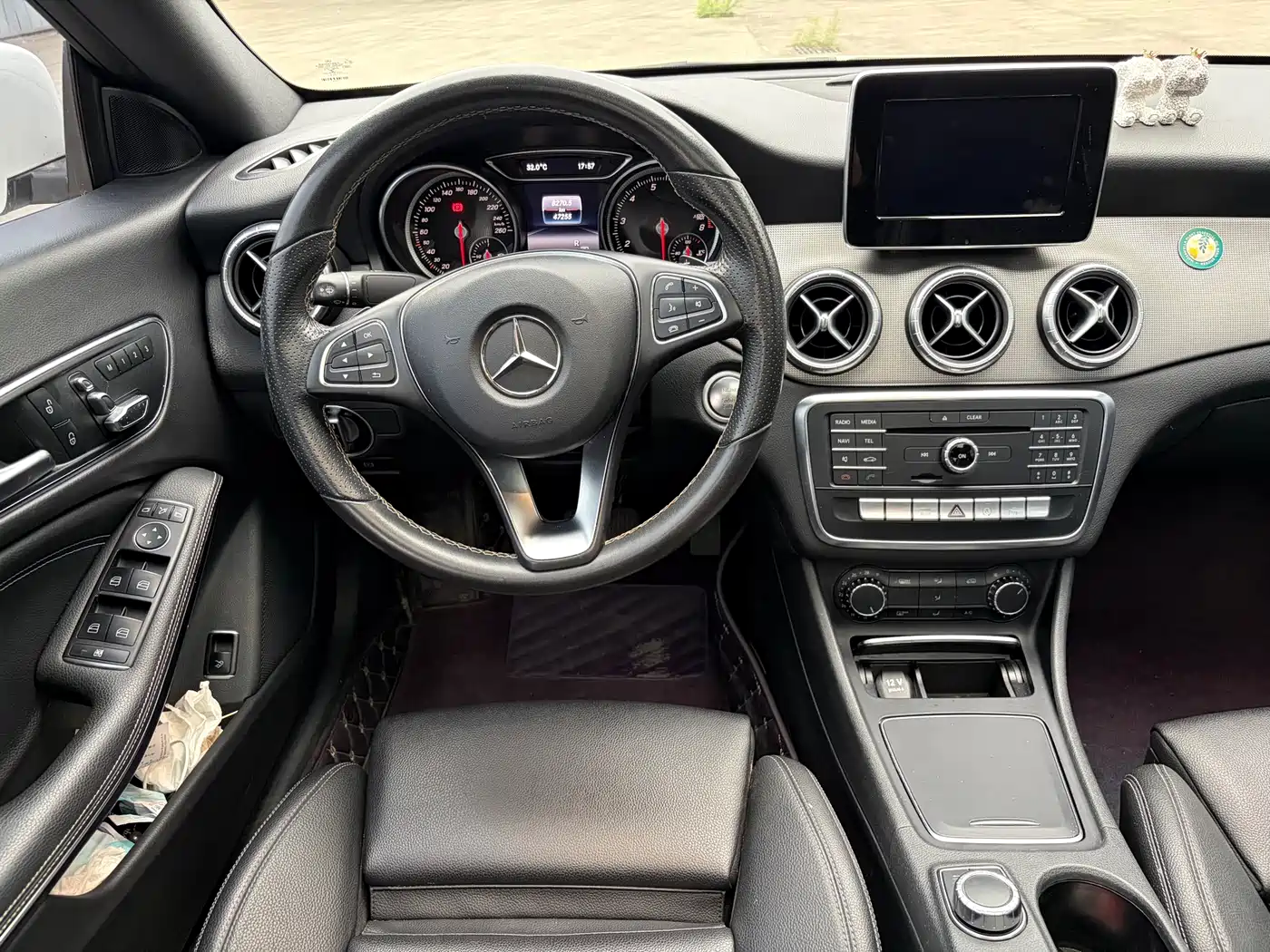 Mercedes-Benz CLA (Import) 2016 CLA 200 Fashion фото 11