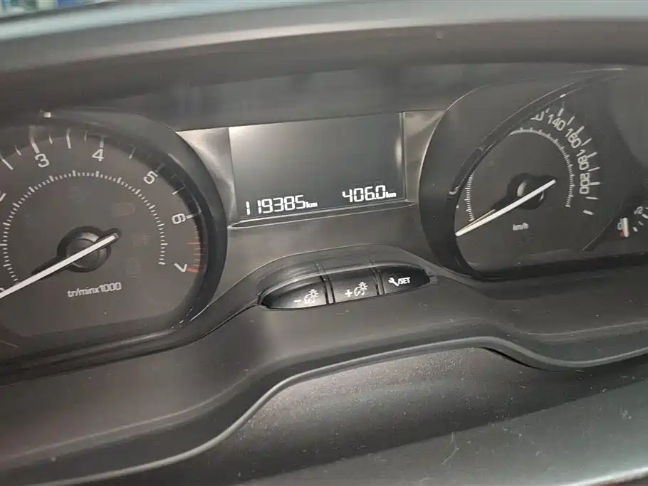 Peugeot 2008 2015 Cool Edition 1.6L Auto Jade фото 14