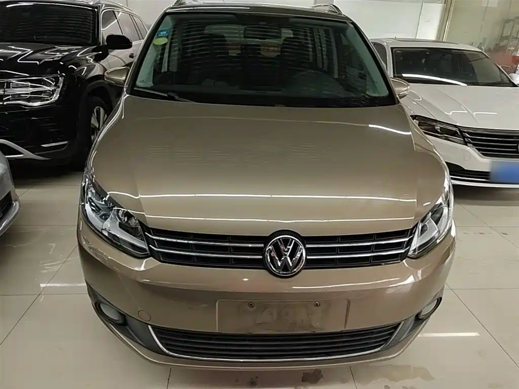 Volkswagen Touran 2015 1.4T DSG Comfort Edition 5-seater фото 3