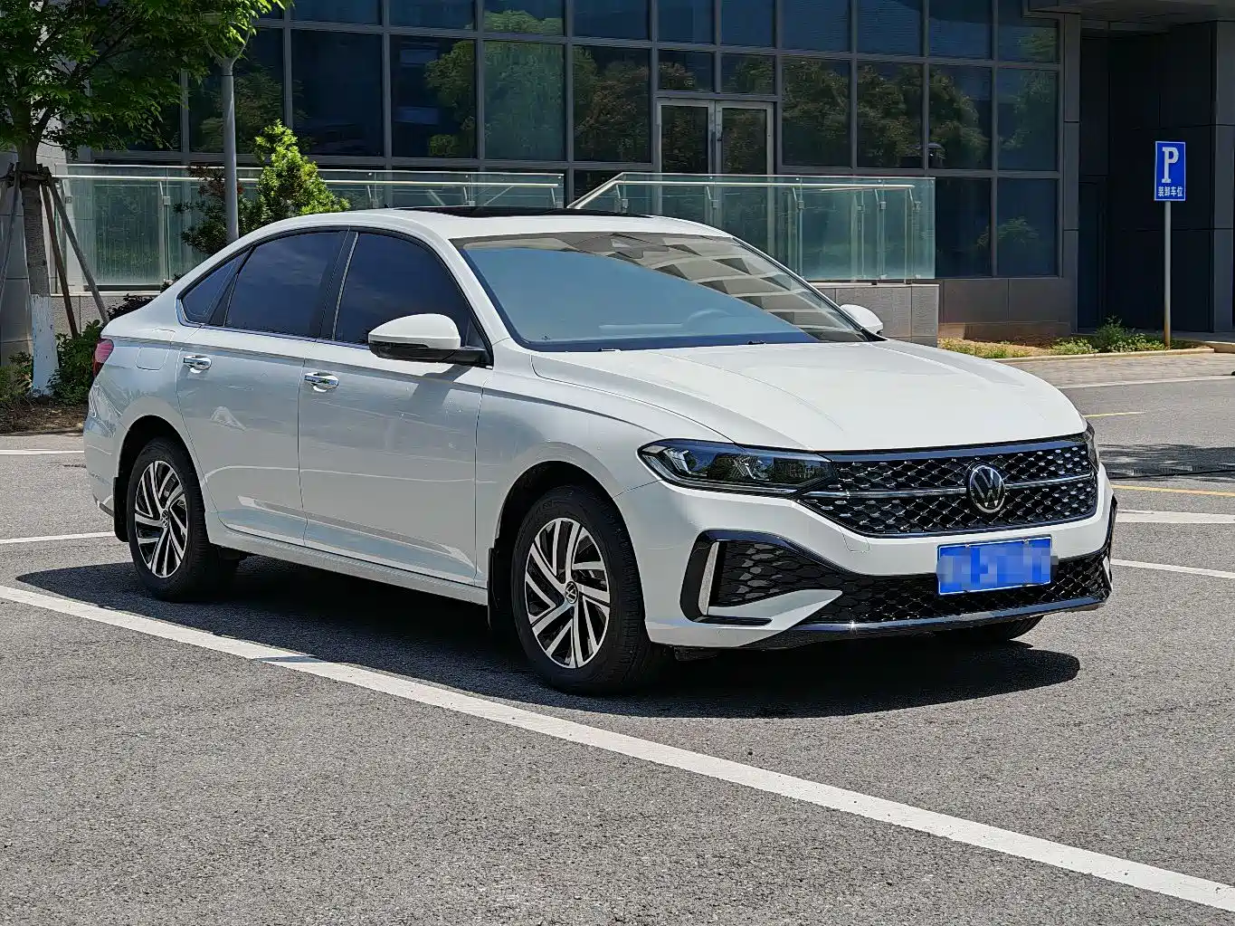 Volkswagen Lavida 2024 Model 1.5L Automatic Starlight 5 Million Edition фото 3