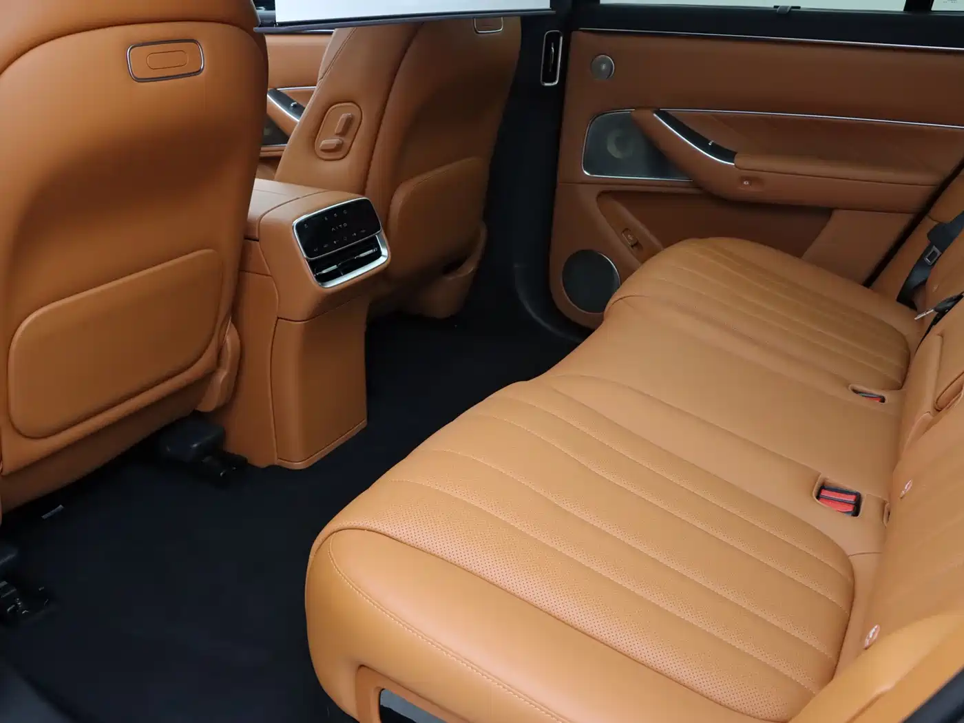 AITO Wenjie AITO M8 2025 Range Extender Max+ Edition 53.4kWh 5-seater фото 17