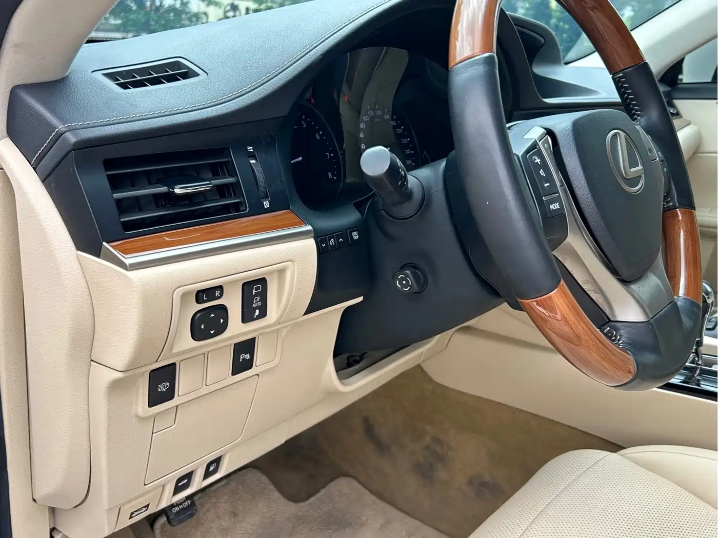 Фото 13 - Lexus ES