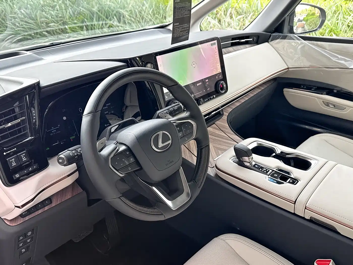Lexus LM 2025 Model 500h Six-Seater Prestige Edition фото 7