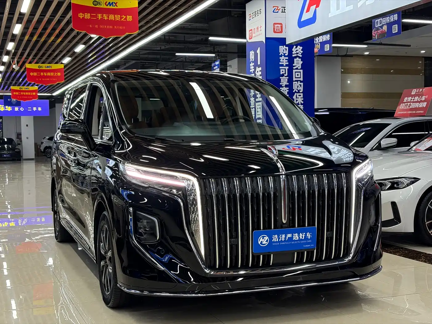 Hongqi HQ9 2023 2.0T Smart Connect Flag Smooth Edition фото 3