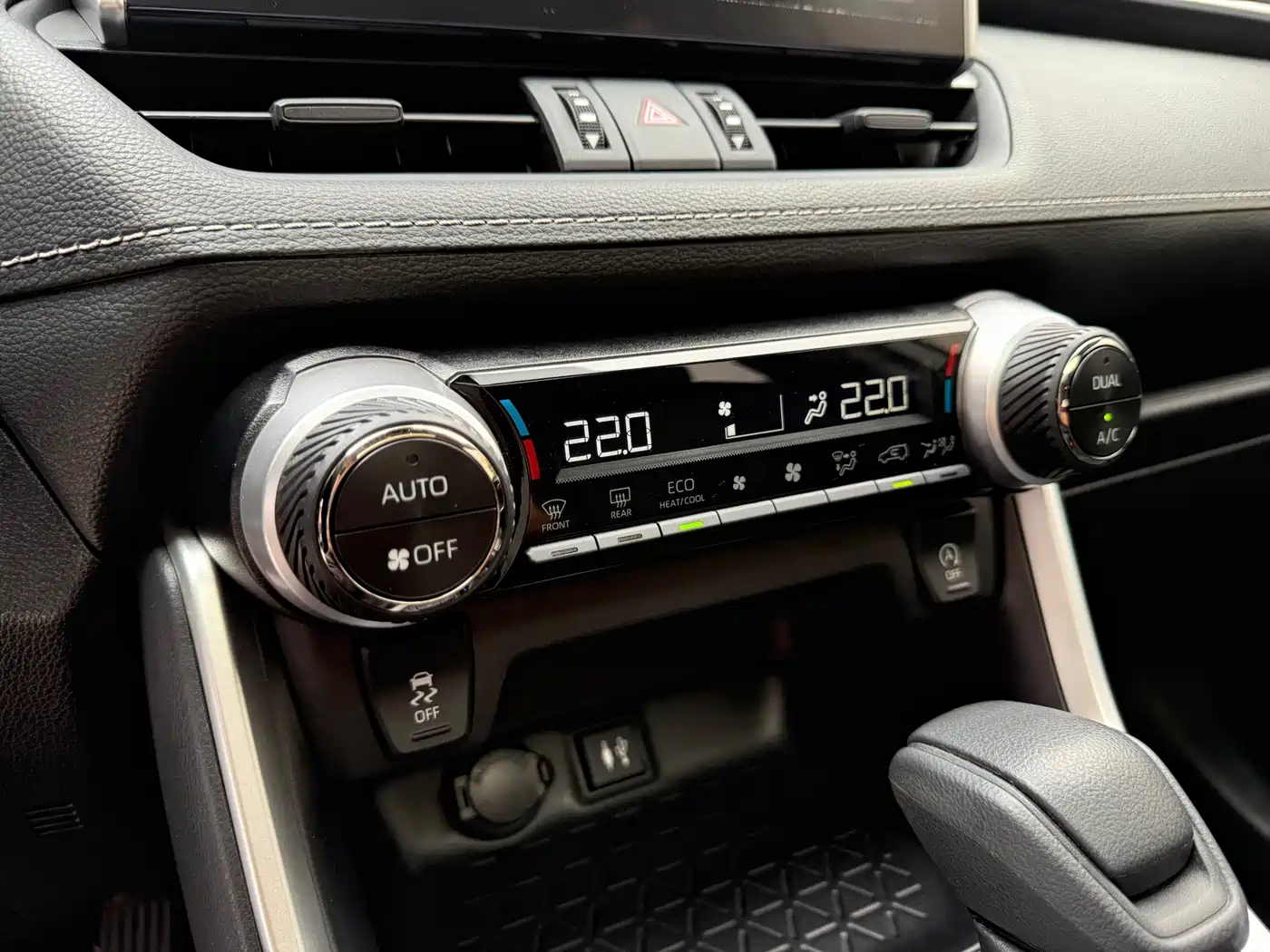 Toyota Wildlander 2021 2.0L CVT 2WD Luxury Edition фото 16