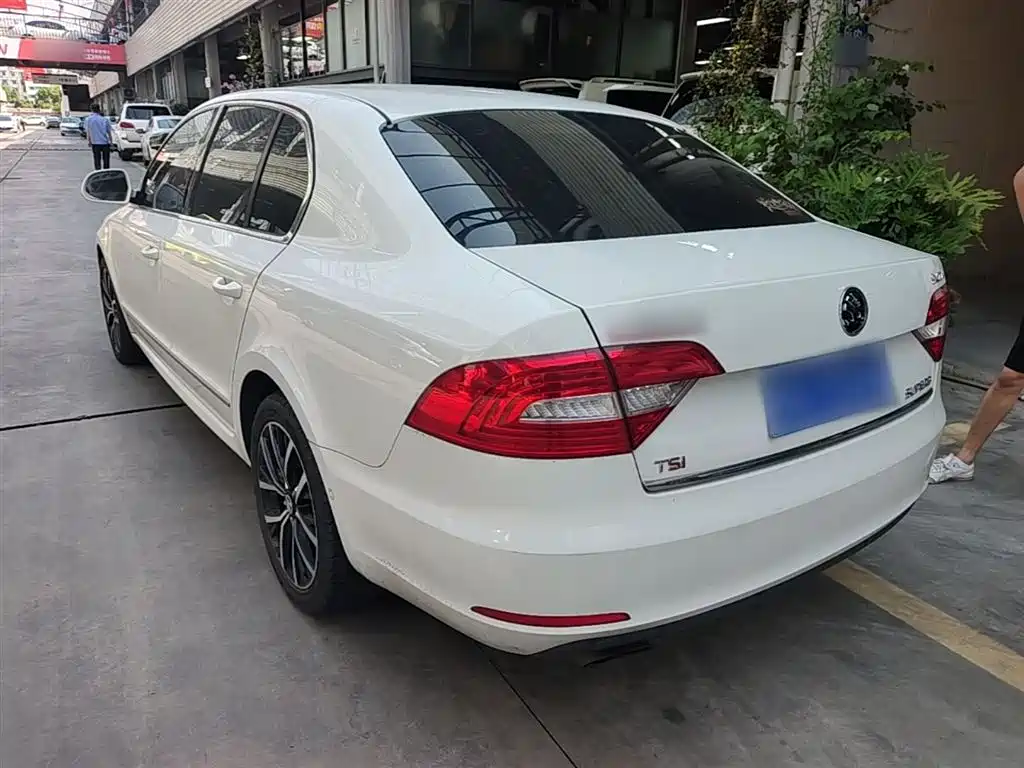 Škoda Superb 2013 1.8TSI Automatic Elegance Edition фото 5