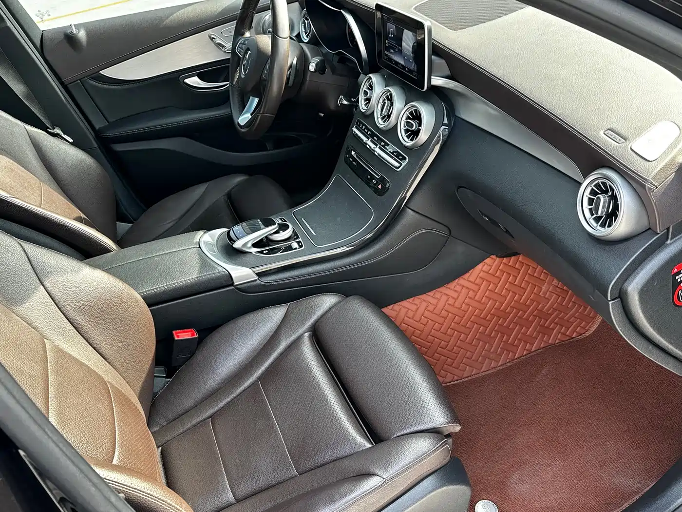 Mercedes-Benz GLC 2018 Facelift GLC 200 4MATIC фото 19