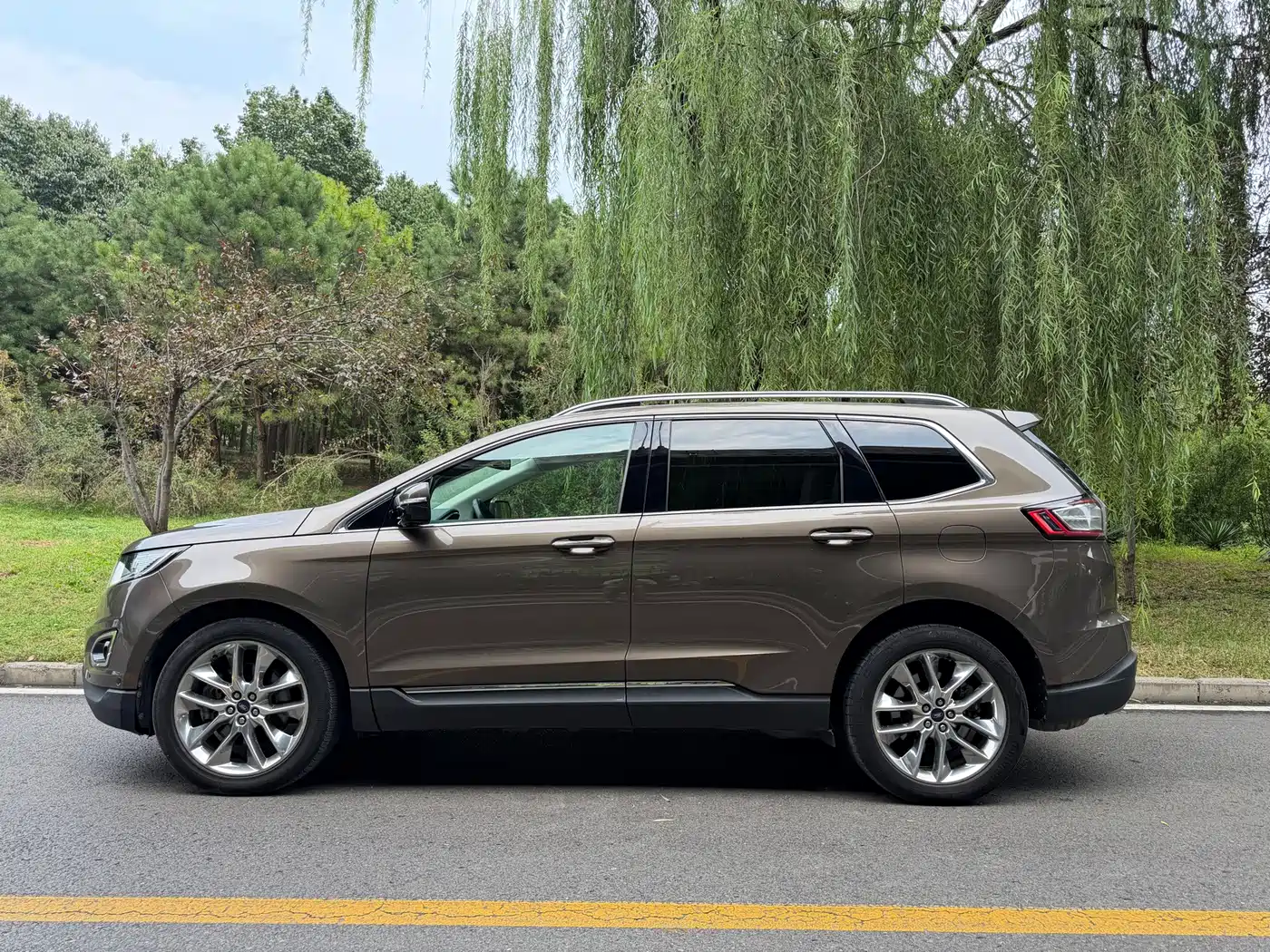Photo 3 - Ford Edge