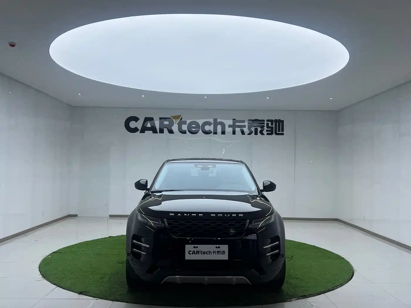 Land Rover Range Rover Evoque 2023 Range Rover Evoque L 249PS Luxury Edition фото 2
