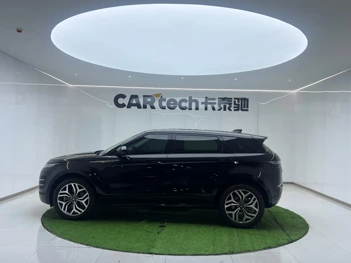Land Rover Range Rover Evoque 2023 Range Rover Evoque L 249PS Luxury Edition фото 10