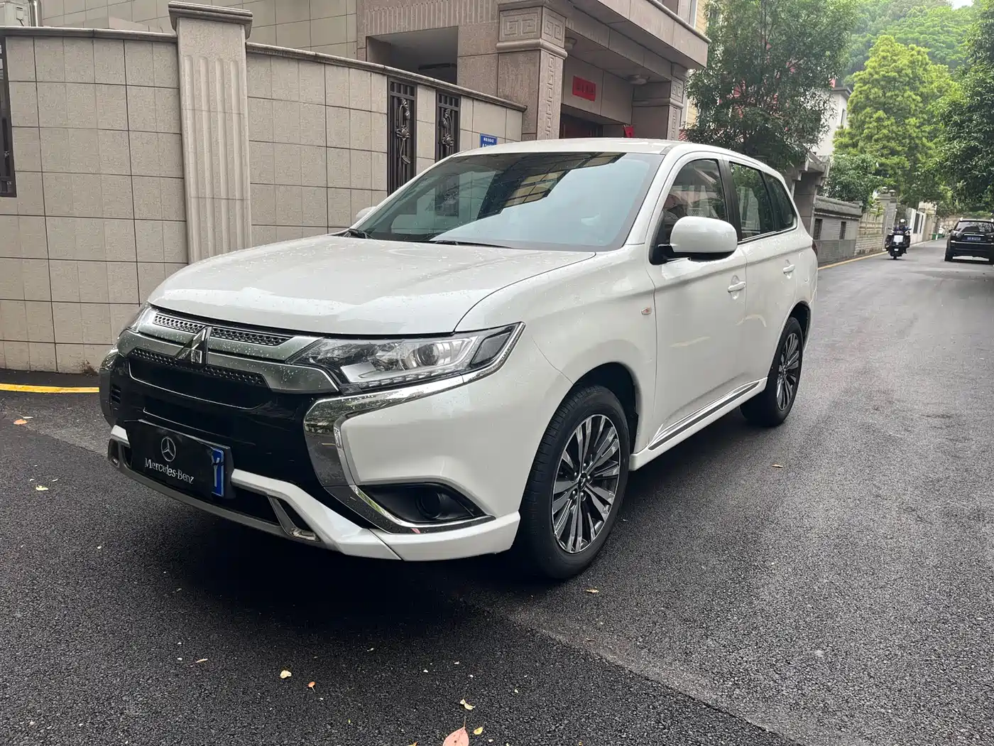 MITSUBISHI OUTLANDER