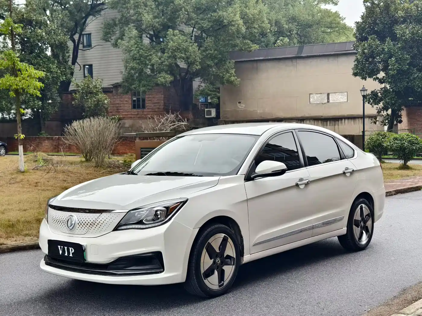 DONGFENG E70