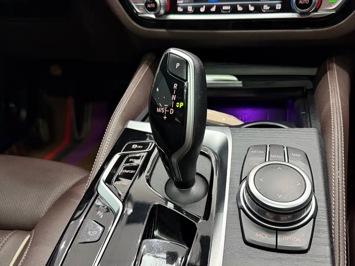 صورة 15 - BMW 5 Series