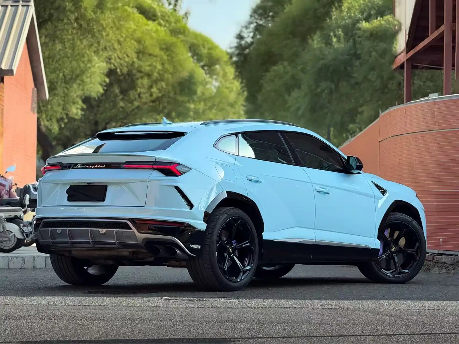 Фото 3 - Lamborghini Urus