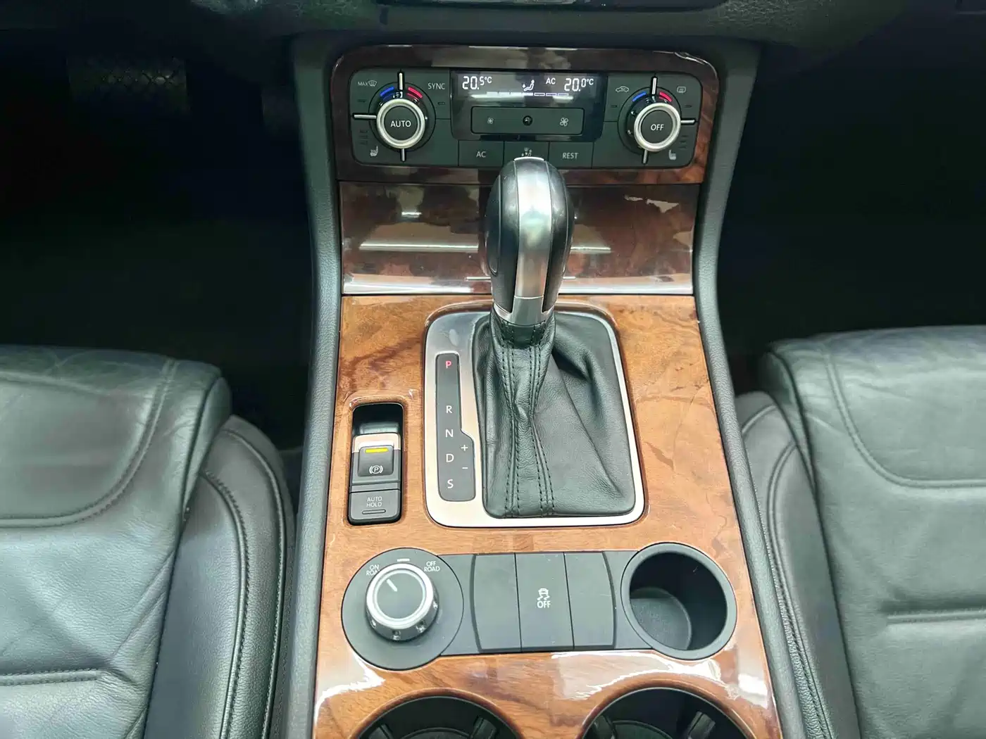 Volkswagen Touareg 2011 3.0TSI Comfort фото 14
