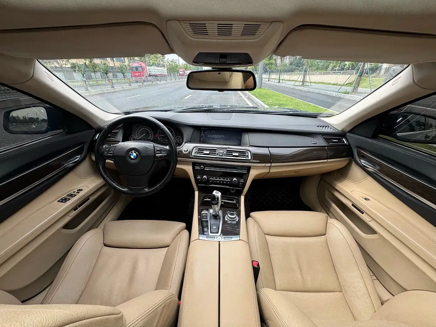 BMW 7 Series 2011 730Li Elegance фото 7