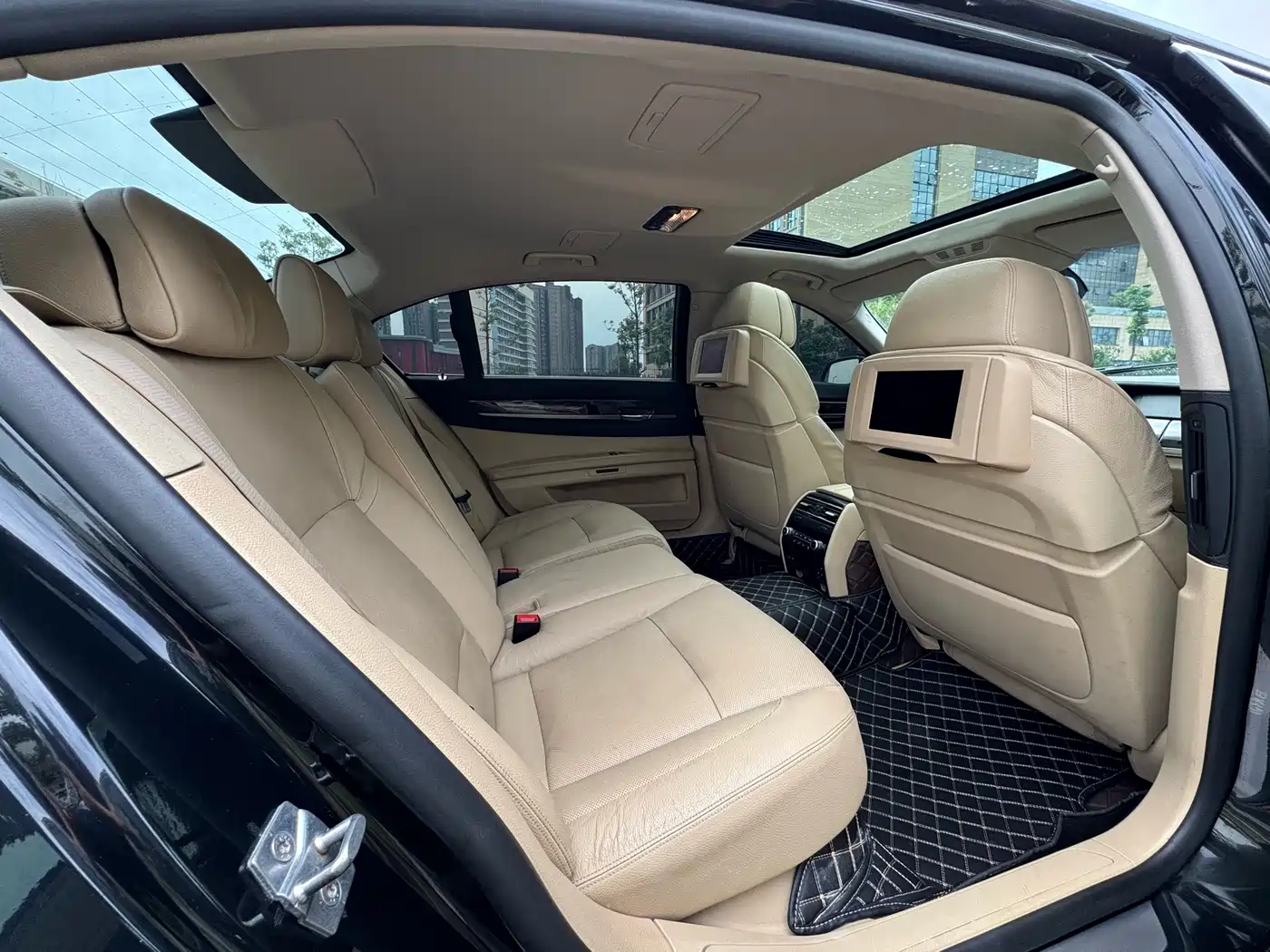 BMW 7 Series 2011 730Li Elegance фото 10