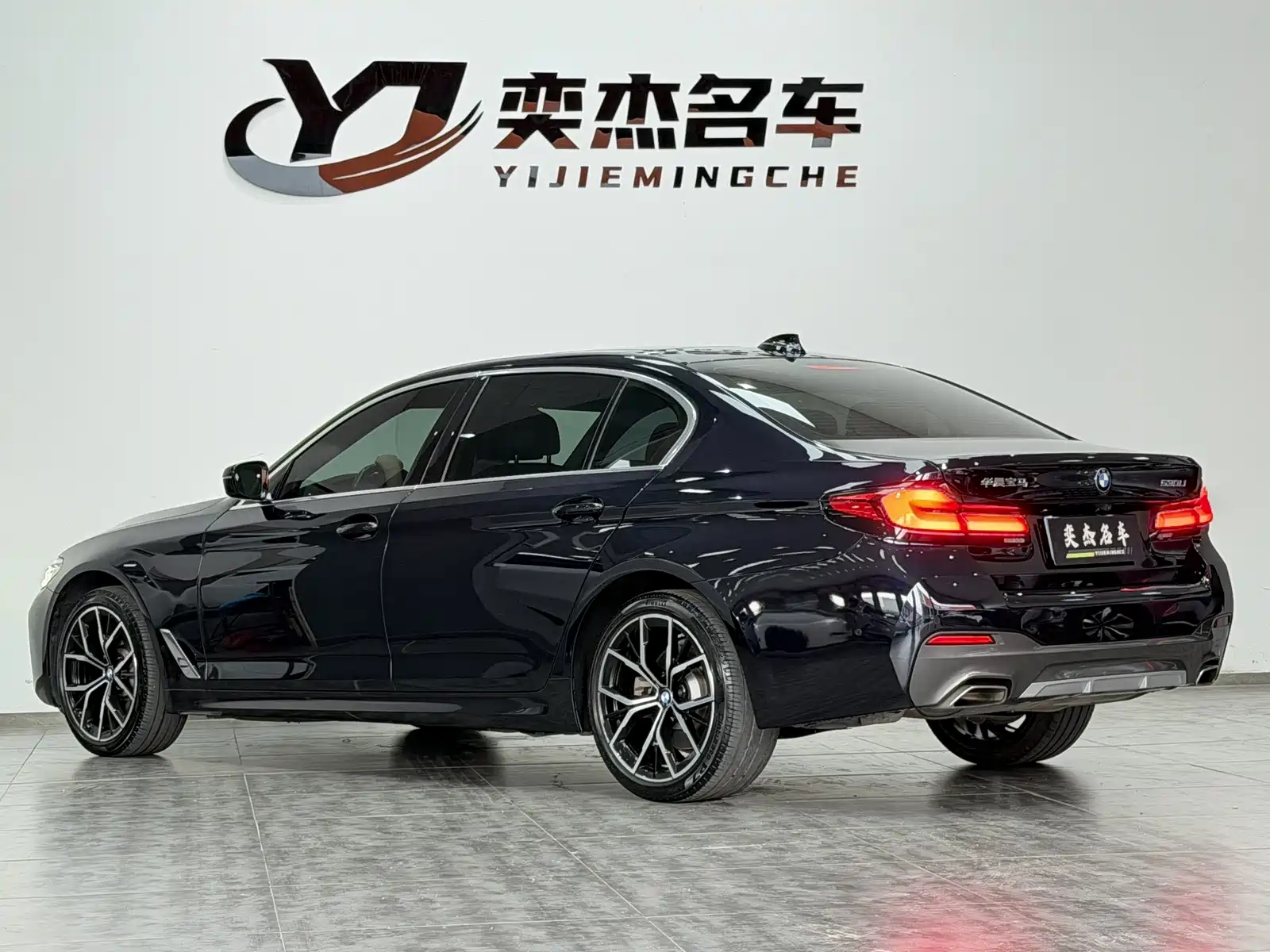 صورة 7 - BMW 5 Series