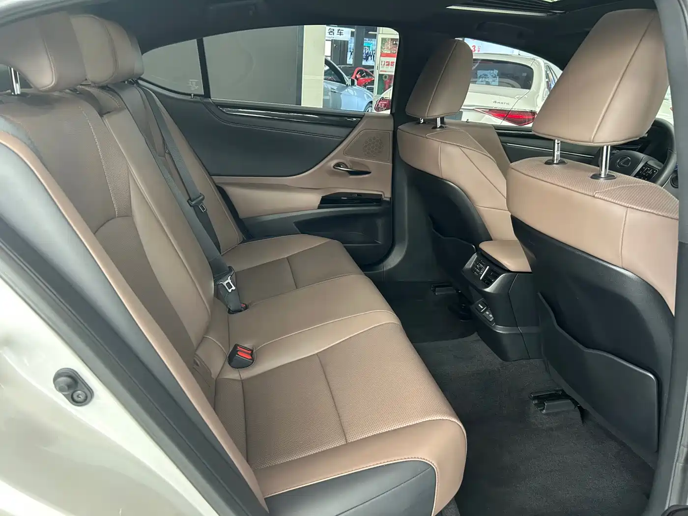 Lexus ES 2022 200 Excellence Edition фото 18