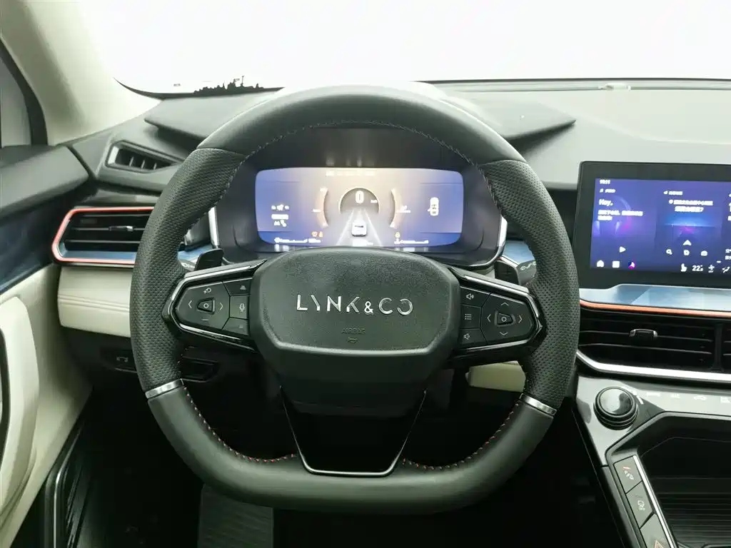 Lynk & Co 06 2020 1.5T Halo фото 11