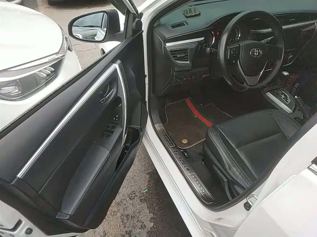 Toyota Corolla 2014 1.6L CVT GL-i Leather Edition фото 16