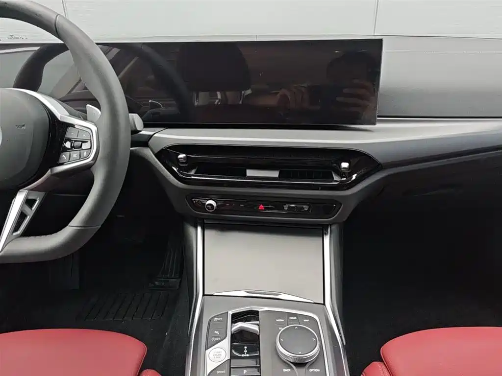 BMW 3 Series 2025 325i M Sport Package фото 12