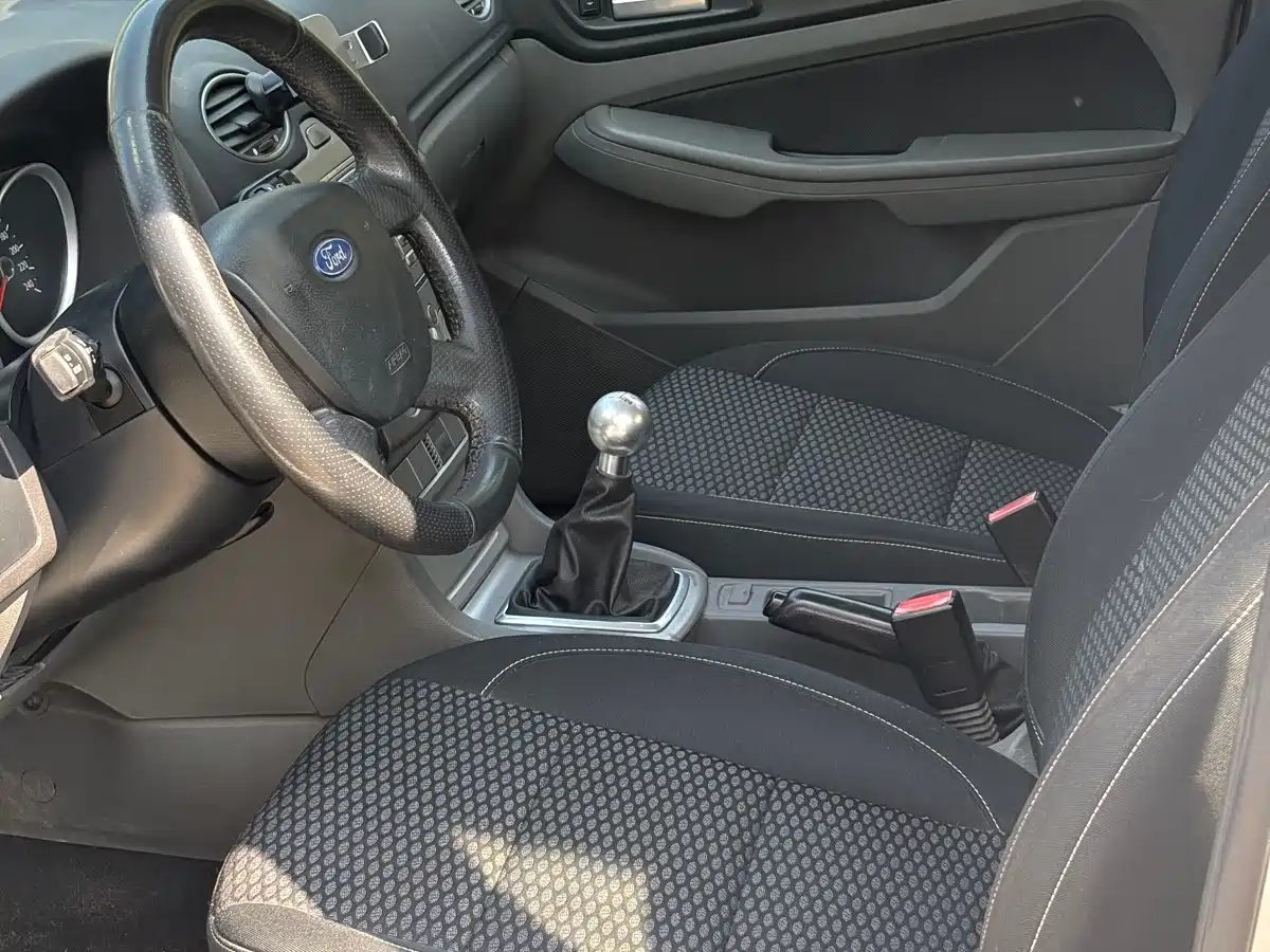Ford Focus 2013 2012 Hatchback Classic 1.8L Manual Base