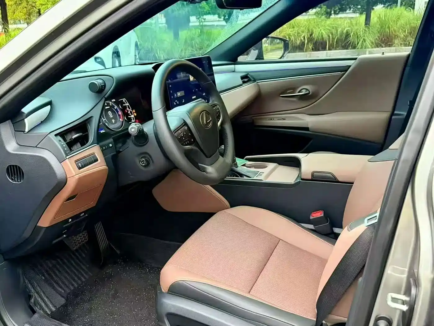 Lexus ES 2026 2025 200 Ultimate Edition