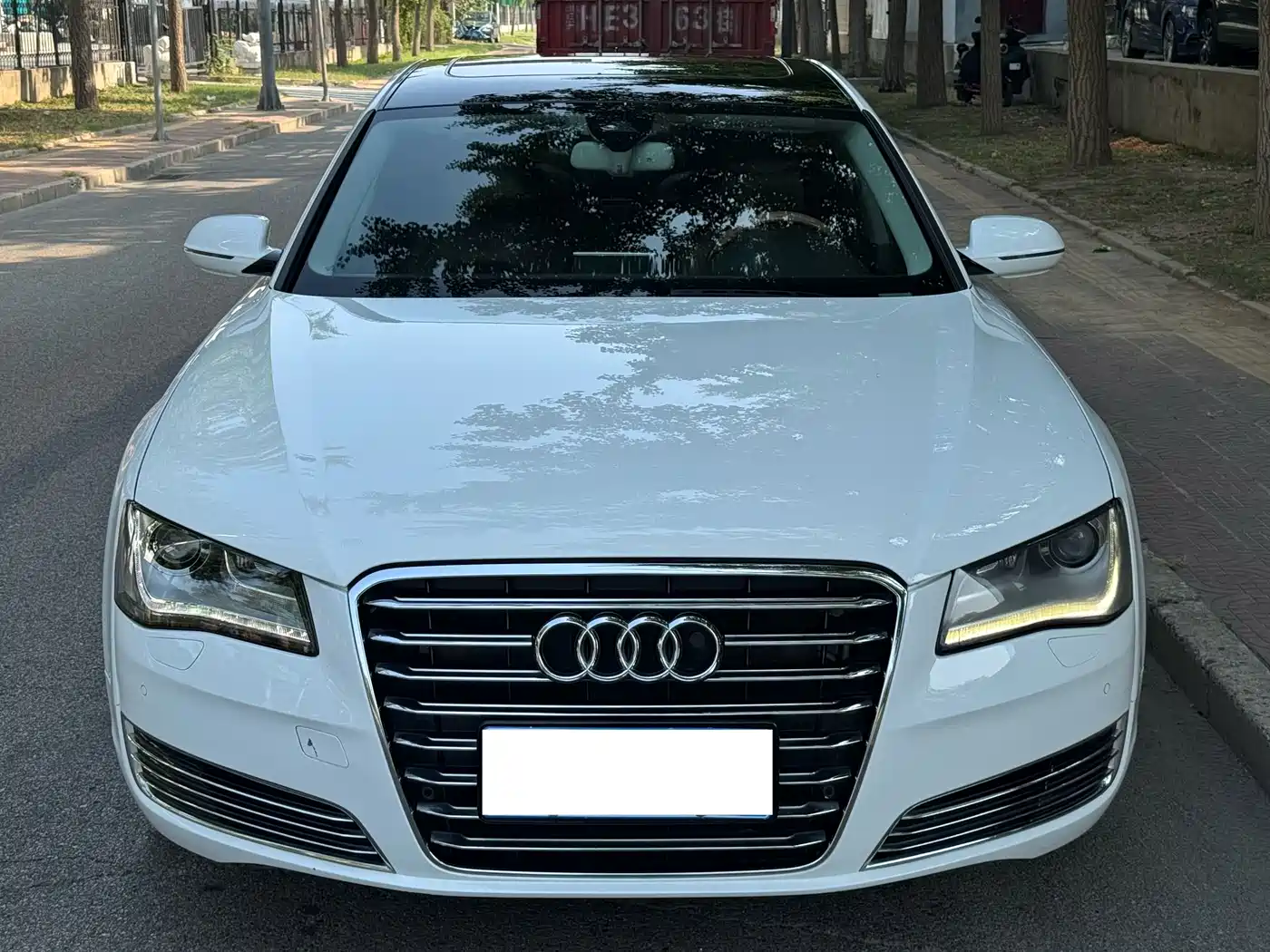 Фото 3 - Audi A8