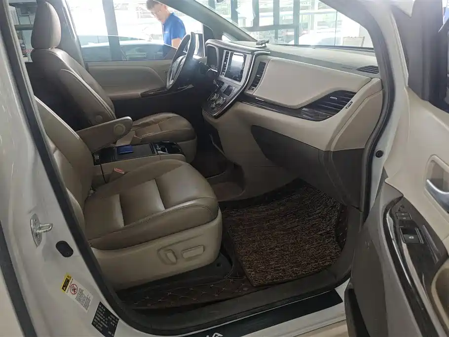 Toyota Sienna 2005 Model 3.3 XLE фото 8