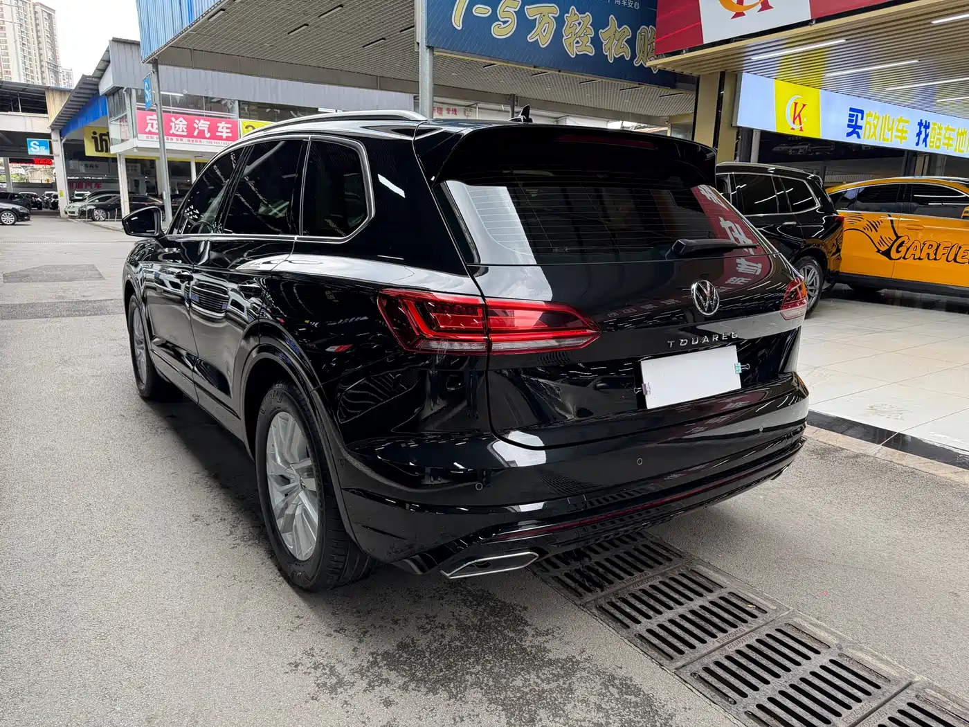 VOLKSWAGEN TOUAREG