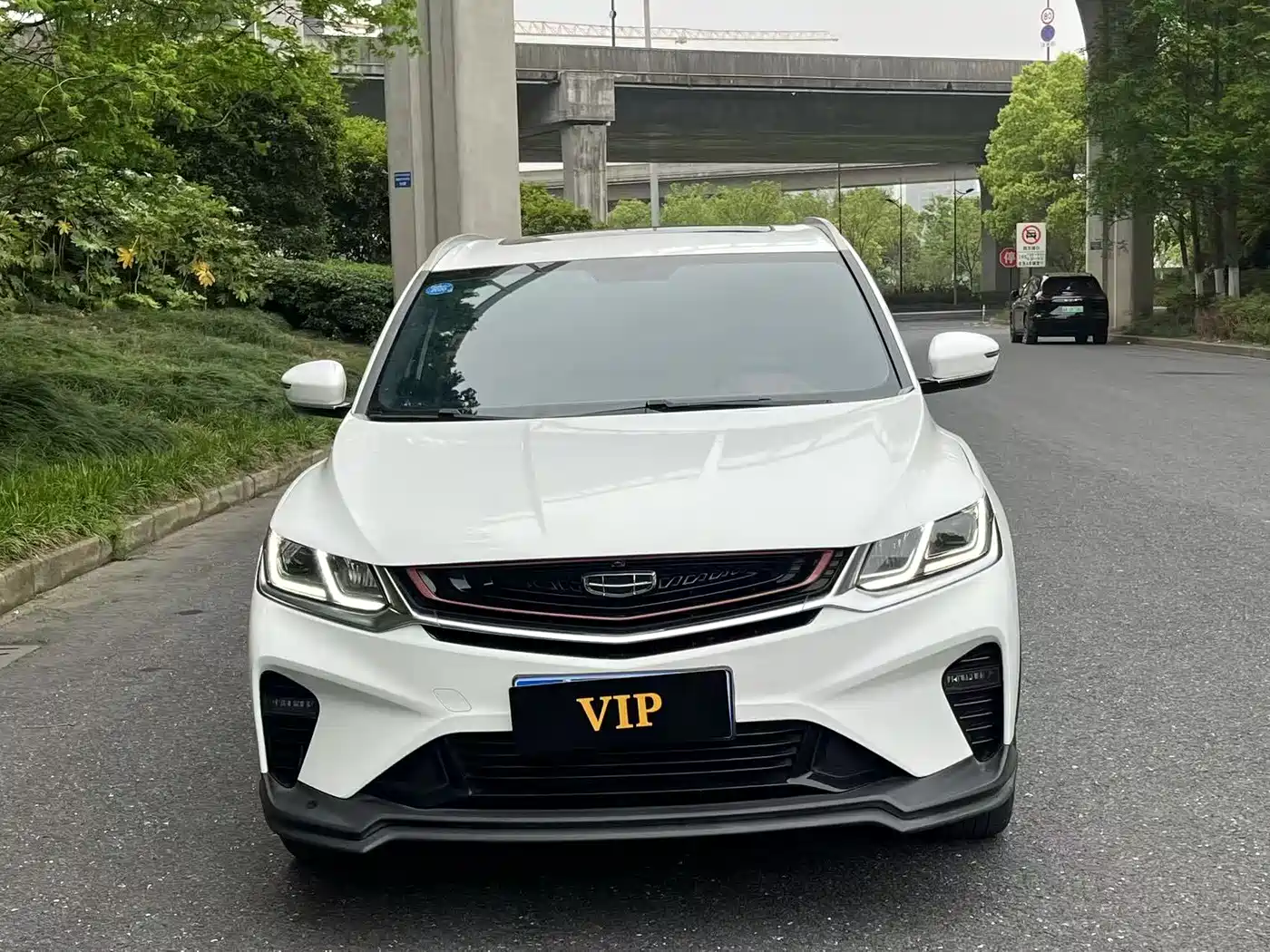 Photo 2 - Geely Binyue